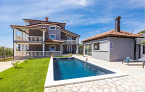 Gorgeous Apartment In Medulin With House Sea View